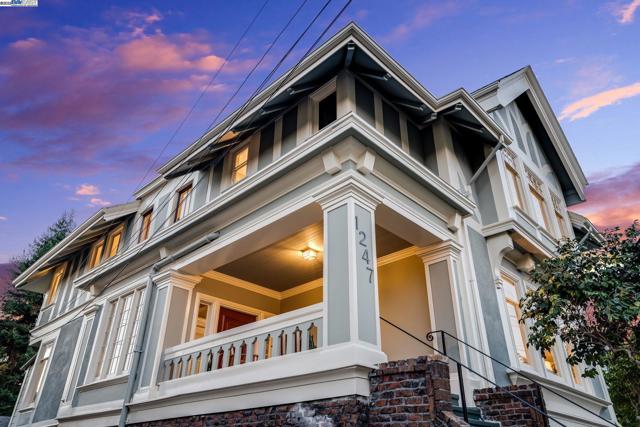 1247 Sherman, Alameda CA: https://media.crmls.org/mediaz/196ef9ae-04ab-4a78-8e8c-10240cc26fff.jpg