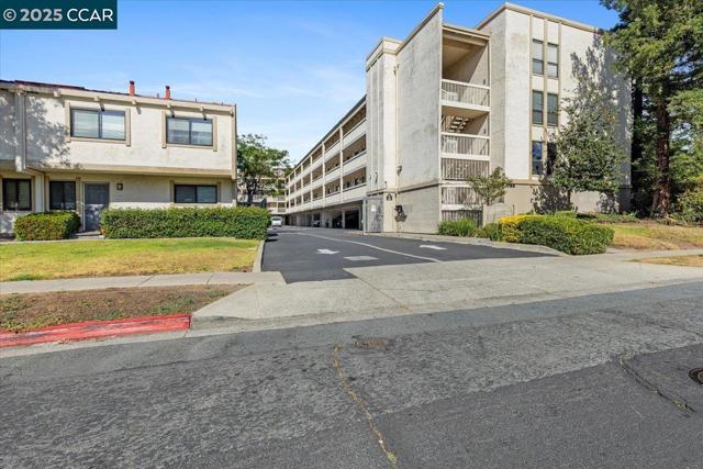 1790 Ellis St, Concord CA: https://media.crmls.org/mediaz/196f0c80-39ed-42dc-8e0a-a1fcac794247.jpg