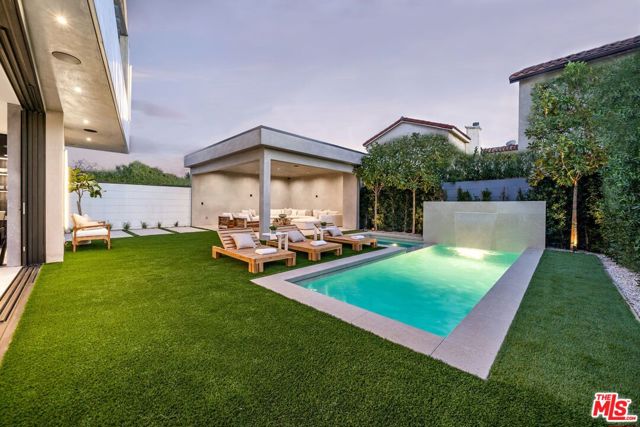 6660 Maryland Drive, Los Angeles CA: https://media.crmls.org/mediaz/196fa4ab-a341-48c5-b519-2db8ff30e49b.jpg