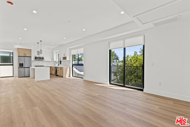 5839 Kester Avenue, Sherman Oaks CA: https://media.crmls.org/mediaz/196fcee5-7c34-4763-a4aa-1a364f045d8c.jpg