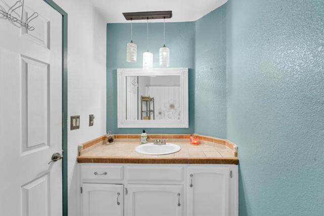 711 Kirkwood Court, Los Banos CA: https://media.crmls.org/mediaz/1970acf7-232b-4c6b-bc07-f57f00b6ae2f.jpg