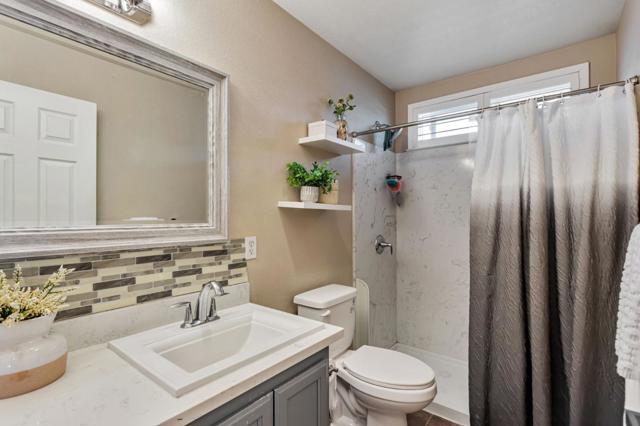 2711 Valley View Road, Hollister CA: https://media.crmls.org/mediaz/19711d45-a2a7-4f4b-b928-ac256de2ffe0.jpg