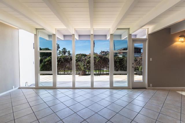 1801 Coast Blvd, Del Mar CA: https://media.crmls.org/mediaz/19714c0e-53c7-4471-9bfb-51f5c67d9920.jpg