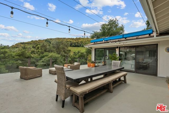 10697 Calle Quebrada, Goleta CA: https://media.crmls.org/mediaz/19714eba-2320-4cc2-a83e-fb36d48277b1.jpg
