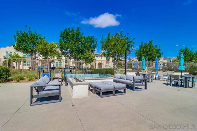 1225 Camino Avalon, Chula Vista CA: https://media.crmls.org/mediaz/19718b49-870a-48f0-ac01-55a22275e714.jpg