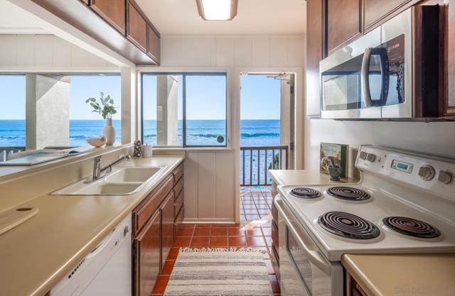 2977 Ocean Street, Carlsbad CA: https://media.crmls.org/mediaz/1971ad4e-418a-486e-901c-aab90e5b47f5.jpg
