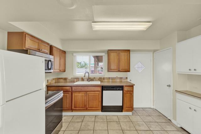 Detail Gallery Image 9 of 17 For 1017 Plover Way, Oceanside,  CA 92057 - 2 Beds | 2 Baths