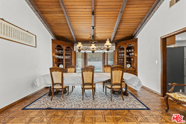 1181 Somera Road, Los Angeles CA: https://media.crmls.org/mediaz/19729560-7438-4d3a-85cd-844684b01ce0.jpg
