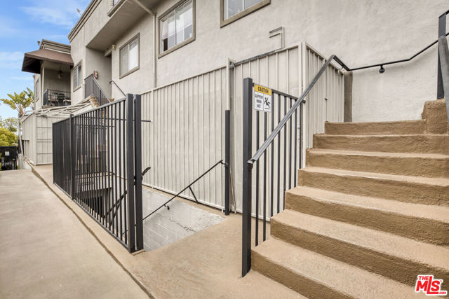 1837 18th Street, Santa Monica CA: https://media.crmls.org/mediaz/1973a459-6e3f-4fa5-b00e-82b0f4a392e9.jpg