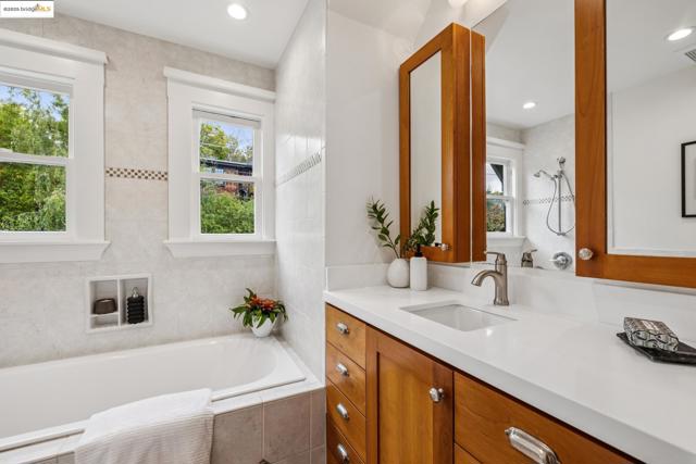 118 Hillside Ave, Piedmont CA: https://media.crmls.org/mediaz/1973e939-6cdd-4699-8f9a-97fd2a6b3aff.jpg