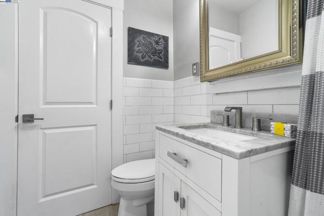 1925 Leavenworth St, San Francisco CA: https://media.crmls.org/mediaz/19745d41-928a-4055-a855-0db9d397114f.jpg