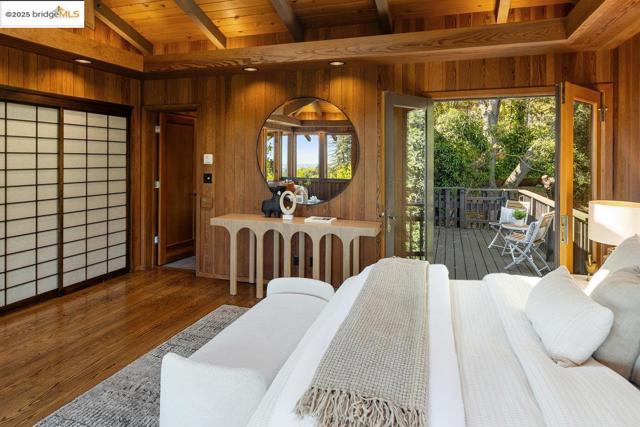 99 Lexford Rd, Piedmont CA: https://media.crmls.org/mediaz/19745e3b-d02f-4bb3-8049-e611de1ebaf6.jpg