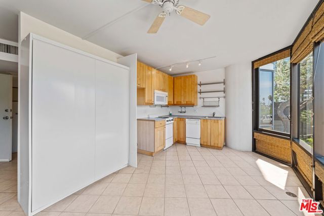 4316 Marina City Drive, Marina del Rey CA: https://media.crmls.org/mediaz/19752b55-b3d6-48cc-bbcb-75f203d40bd7.jpg