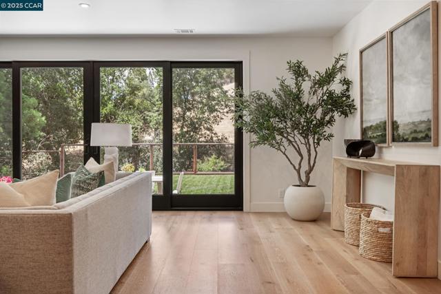 267 Valle Vista Dr, Danville CA: https://media.crmls.org/mediaz/19753f91-311e-4325-a286-b343a1333bca.jpg