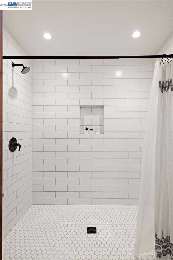 https://media.crmls.org/mediaz/19757f37-6ebd-451d-865f-8540ed295b5d.jpg?preset=X-Large