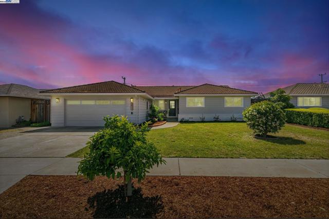 5324 Selma Ave, Fremont CA: https://media.crmls.org/mediaz/1975955c-5608-46fc-870b-3a88928c3a9b.jpg