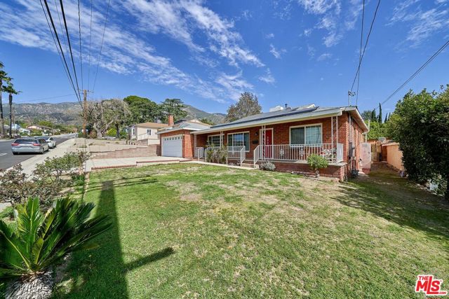 4930 Ramsdell Avenue, La Crescenta CA: https://media.crmls.org/mediaz/197622db-024f-4e24-a35a-d46df4c807b2.jpg