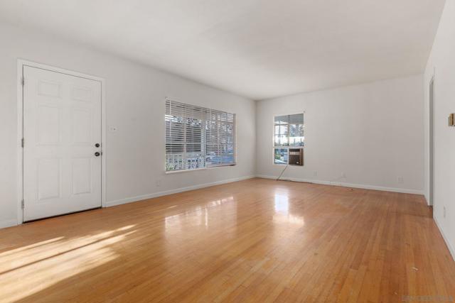 228 E 15th, Escondido CA: https://media.crmls.org/mediaz/197657db-1cec-456e-b860-286be9f9f254.jpg