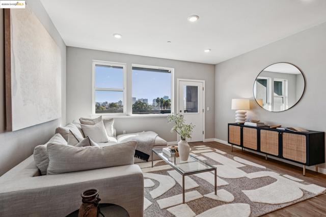 2400 Adeline ST, Oakland CA: https://media.crmls.org/mediaz/197670c6-bd39-4875-958d-8b5d5a28041e.jpg