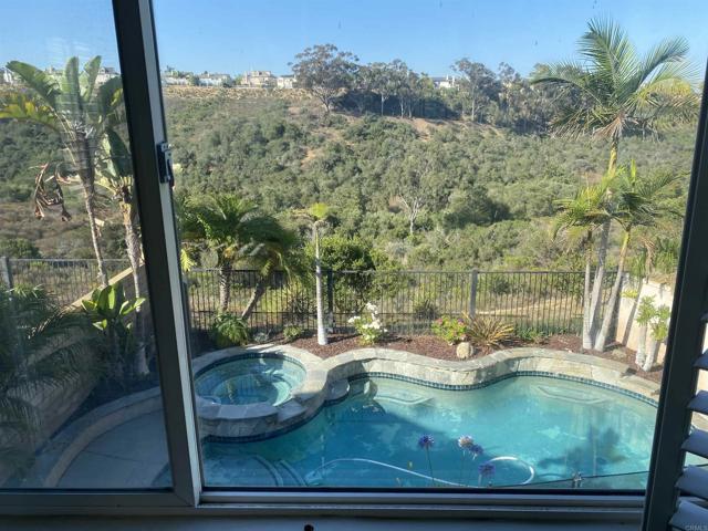 Detail Gallery Image 2 of 7 For 10992 Clovehurst Way, San Diego,  CA 92130 - 5 Beds | 3 Baths