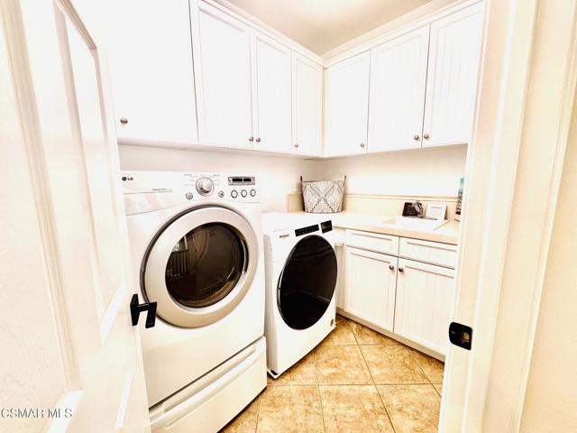 4984 Corral Street, Simi Valley CA: https://media.crmls.org/mediaz/1976a53a-70bd-4e30-9862-b331bd6d220d.jpg