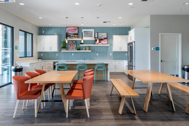 37468 Bowline Rd, Newark CA: https://media.crmls.org/mediaz/19774af6-8658-45f7-86ef-021e6fe60607.jpg