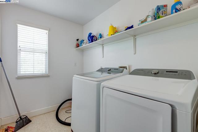53 Puffin Cir, Oakley CA: https://media.crmls.org/mediaz/197754df-c18d-4b85-8b97-4c8b0a69a064.jpg