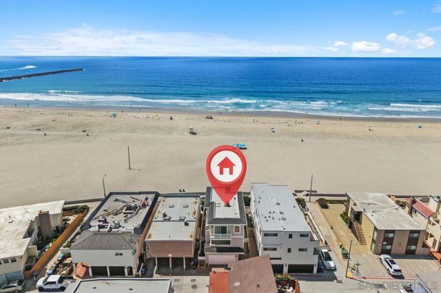 2740 Ocean Front Walk, San Diego CA: https://media.crmls.org/mediaz/19782074-9fb8-4c9e-9fa9-18bf0fc62425.jpg
