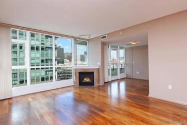 555 Front St, San Diego CA: https://media.crmls.org/mediaz/19787289-a8b9-46a5-b2c1-c44103b01dee.jpg
