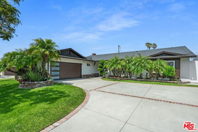 5905 S Chariton Avenue, Los Angeles CA: https://media.crmls.org/mediaz/197880b5-67f5-4ce7-b5bb-dda53b9fc26d.jpg