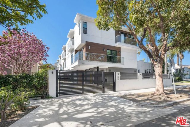 849 N Alta Vista Boulevard, Los Angeles CA: https://media.crmls.org/mediaz/19799f35-34de-482f-9beb-10f33a518ed0.jpg