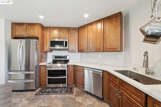 2118 Connie Ln, Oakley CA: https://media.crmls.org/mediaz/197a04c7-37e5-4440-b05e-45ad4c64d648.jpg
