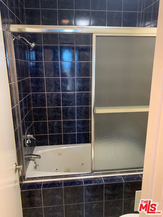 23901 Civic Center Way, Malibu CA: https://media.crmls.org/mediaz/197a3590-8cd3-40f1-9082-ae38f972b235.jpg