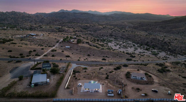 5215 Pioneertown Road, Pioneertown CA: https://media.crmls.org/mediaz/197a4647-ef4c-4916-8662-8d92e7f47c1e.jpg