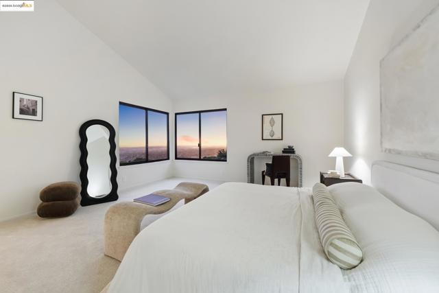 6019 Ridgemont Dr, Oakland CA: https://media.crmls.org/mediaz/197a6e29-4495-478d-9195-bde6b3753d36.jpg