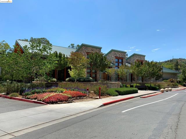 1910 Skycrest Dr, Walnut Creek CA: https://media.crmls.org/mediaz/197af337-16ea-49e5-abbf-19930f1c37cc.jpg