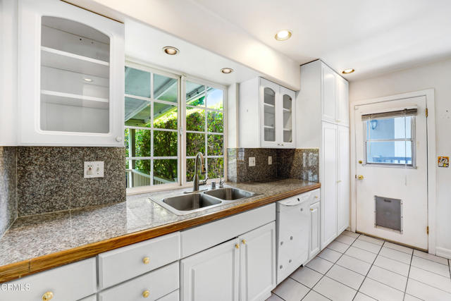 846 W Hillcrest Boulevard, Monrovia CA: https://media.crmls.org/mediaz/197b2c78-c41e-4075-97ac-a3bbd38a93fd.jpg