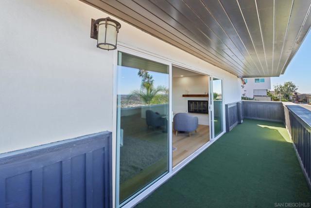 4367 Summit Dr, La Mesa CA: https://media.crmls.org/mediaz/197b360d-a07f-453d-b8dd-b44334259c77.jpg