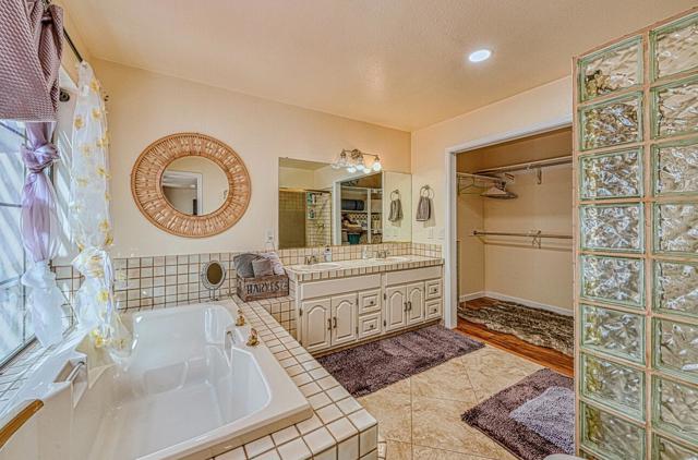 6640 Kim Ann Lane, Salinas CA: https://media.crmls.org/mediaz/197b4bae-499d-4c33-82a5-508df23ed07d.jpg