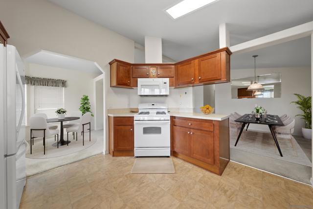 31750 Machado St, Lake Elsinore CA: https://media.crmls.org/mediaz/197b54ed-9e62-46f2-bc09-6ec4c3bf4d9d.jpg