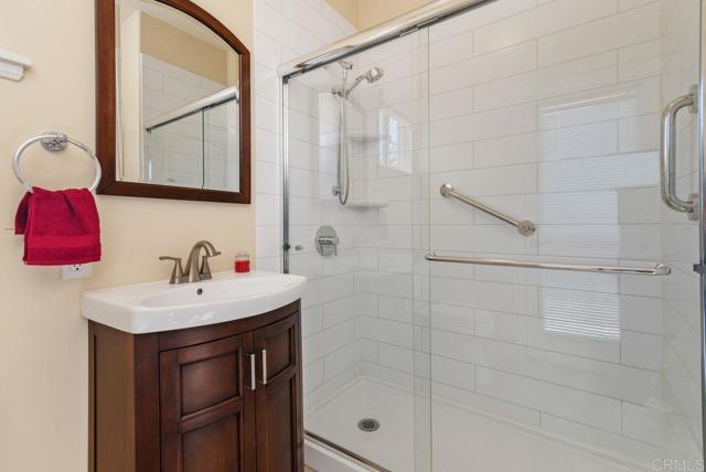 2535 San Clemente Avenue, Vista CA: https://media.crmls.org/mediaz/197c256f-75d1-4243-8c90-dd57ebcc4a41.jpg