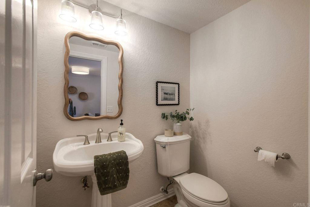 https://media.crmls.org/mediaz/197c9187-ad1c-48e6-8b43-b1a251fda3e1.jpg?preset=X-Large