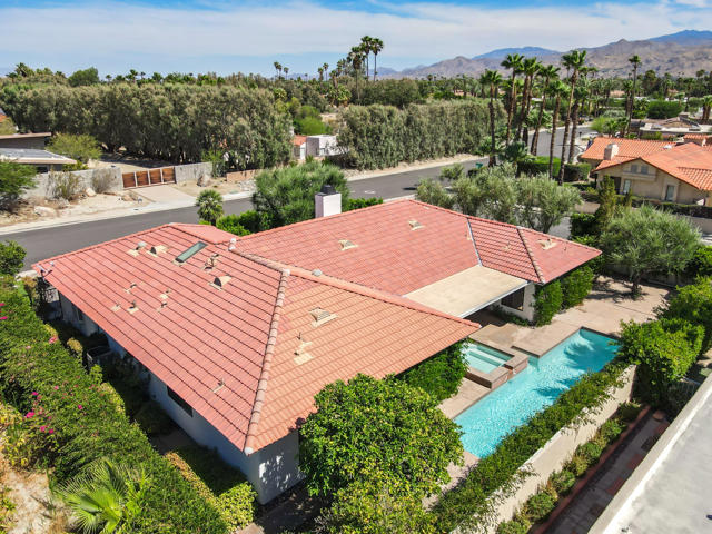 1399 N ViA Donna, Palm Springs CA: https://media.crmls.org/mediaz/197c9f99-68f7-404d-b630-bbf604bd50ed.jpg