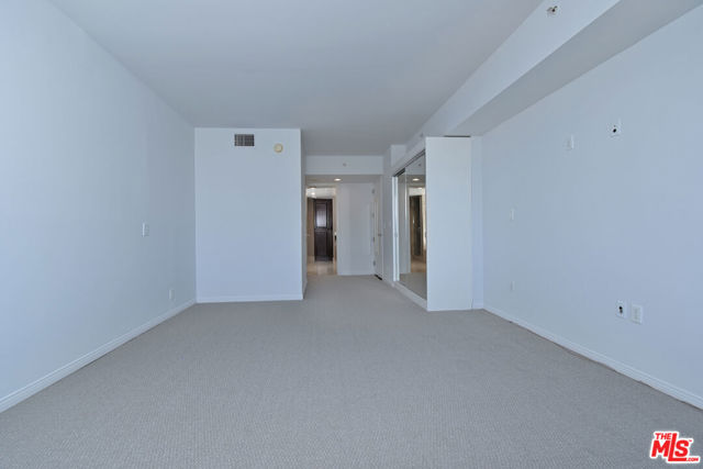 10520 Wilshire Boulevard, Los Angeles CA: https://media.crmls.org/mediaz/197cb85e-e7ce-4d56-a20f-ca32e432f03d.jpg