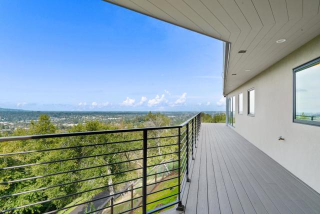 17808 Tourney Road, Los Gatos CA: https://media.crmls.org/mediaz/197d1634-d9bd-42a5-a5fd-eada2f16845f.jpg