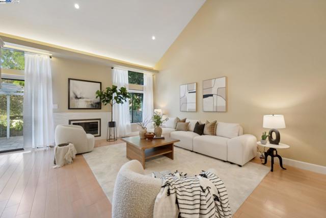 108 Kingswood Cir, Danville CA: https://media.crmls.org/mediaz/197d4ffe-d739-49a1-a81e-d1a72136d041.jpg