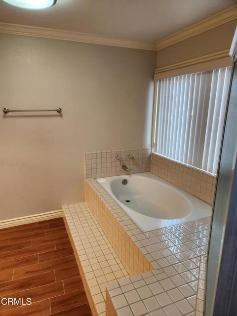 13644 Deering Lane, Moorpark CA: https://media.crmls.org/mediaz/197d7e8d-69a2-40ab-be11-311ace19b2f7.jpg