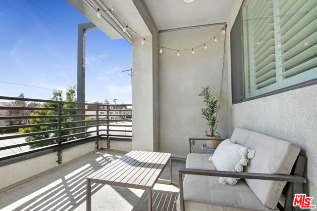 13135 Victory Boulevard photo 7