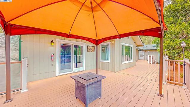 23357 Middle Camp Rd, Twain Harte CA: https://media.crmls.org/mediaz/197d9e53-9e74-459b-97fa-ebf4a6f49dfa.jpg