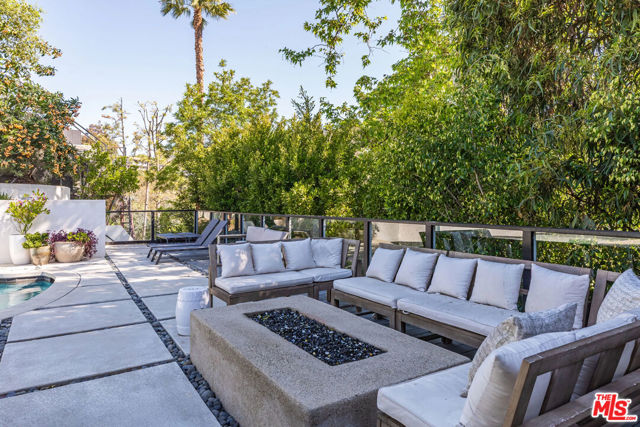 2600 Zorada Drive, Los Angeles CA: https://media.crmls.org/mediaz/197e1c61-e290-4fda-bf76-04f87c547595.jpg
